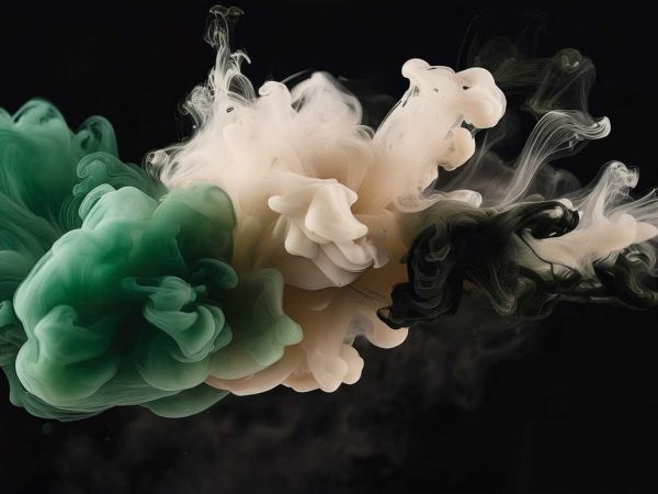 Tapet-acuarela-verde-negru o compoziție abstractă pe fundal întunecat, cu forme fluide și texturi vaporoase.